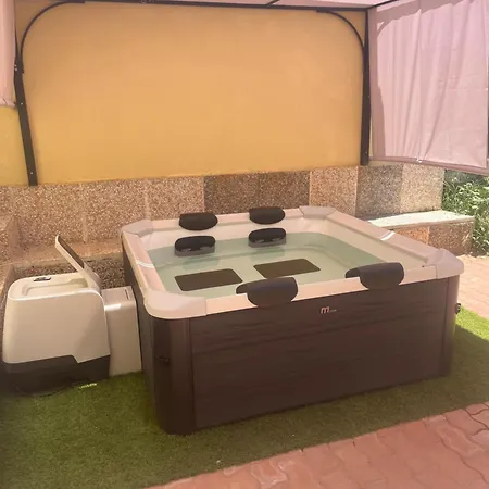 Thomas' House בית נופש אלגהרו