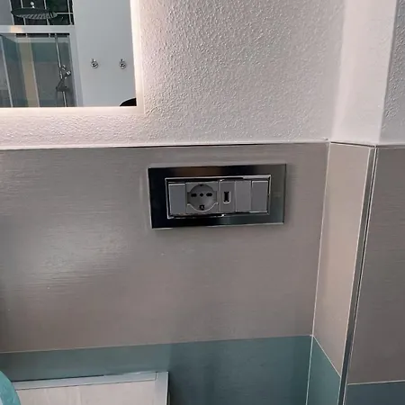 Thomas' House * ألغيرو